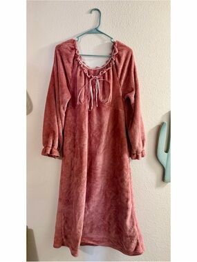 pink nightgown